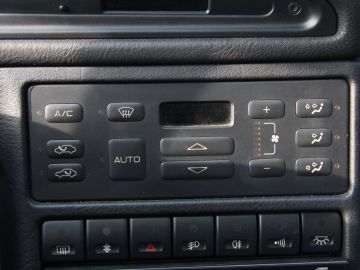 Peugeot 605